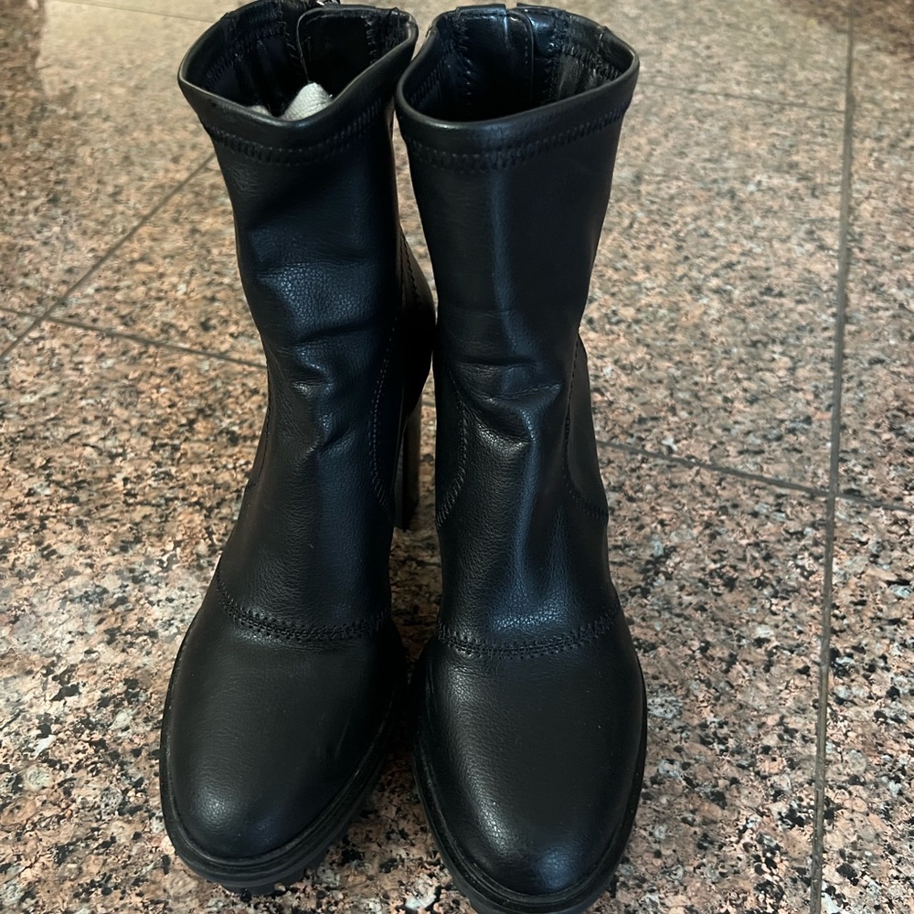 Vince Camuto Erettie Black Booties Size 6.5 - Picture 2 of 5